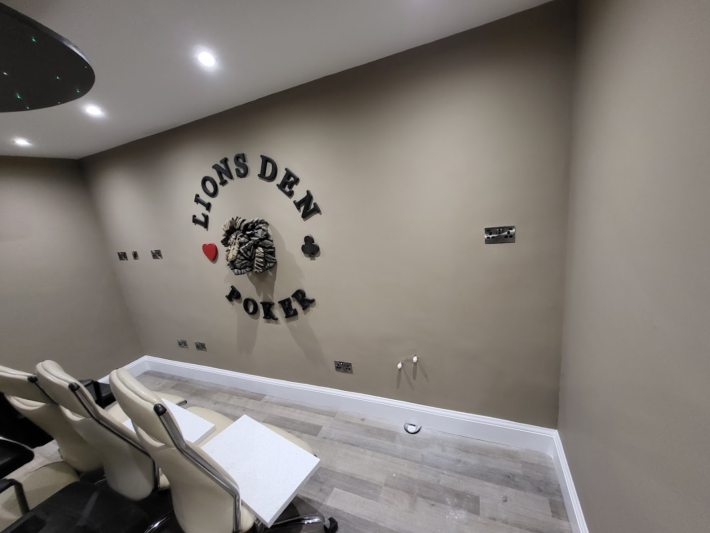 Sm painting and decorating services — Photos 14